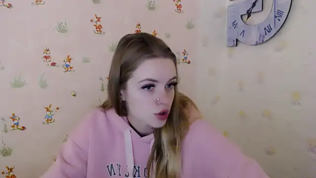 Snapshot of AliceFlirtt_ chatting on February 14, 2025, 11:31 am AliceFlirtt online show from February 14, 2025, 11:31 am