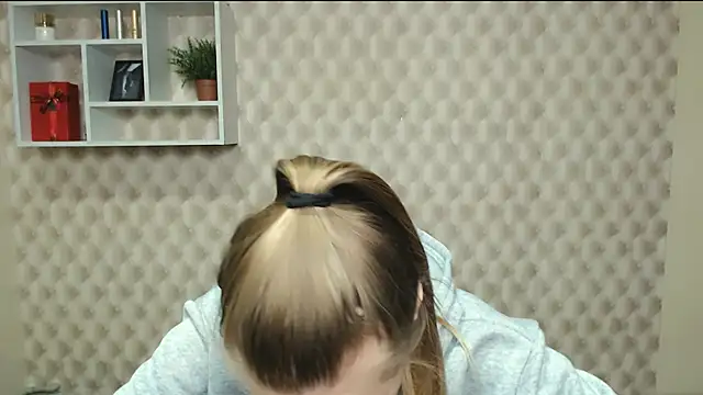 Snapshot of AliceFlirtt_ chatting on October 16, 2025, 8:22 am AliceFlirtt online show from October 16, 2025, 8:22 am