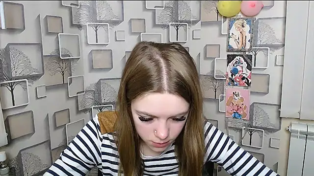 Snapshot of AliceFlirtt_ chatting on March 13, 2025, 8:37 am AliceFlirtt online show from March 13, 2025, 8:37 am