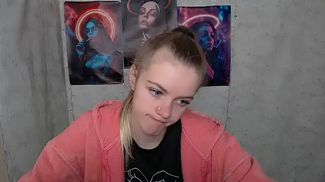 Snapshot of AliceFlirtt_ chatting on September 24, 2025, 8:10 am AliceFlirtt online show from September 24, 2025, 8:10 am