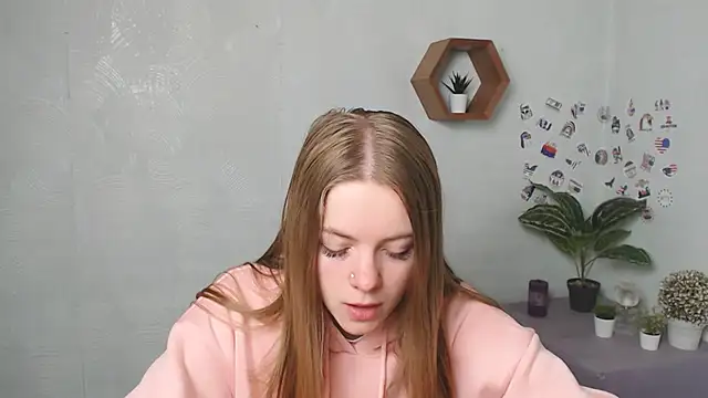 Snapshot of AliceFlirtt_ chatting on September 26, 2025, 7:15 am AliceFlirtt online show from September 26, 2025, 7:15 am