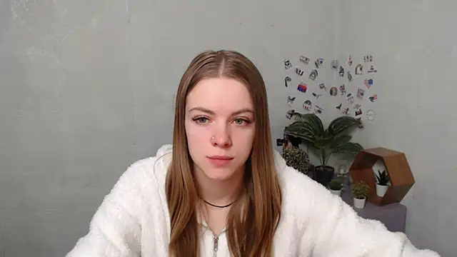 Snapshot of AliceFlirtt_ chatting on November 4, 2025, 9:24 am AliceFlirtt online show from November 4, 2025, 9:24 am