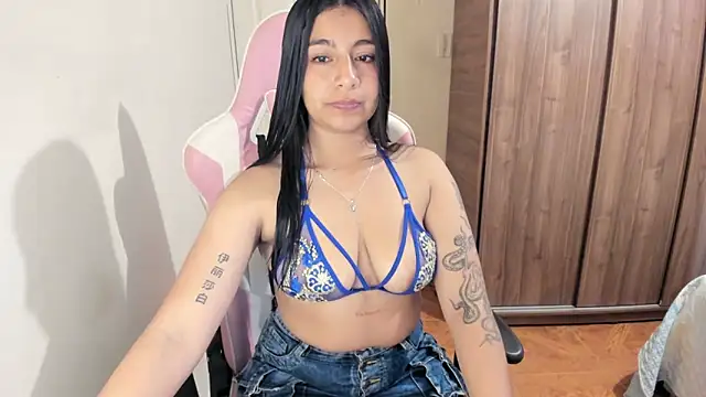 Snapshot of julieth_hot69 chatting on May 5, 2026, 7:44 am julieth hot69 online show from May 5, 2026, 7:44 am