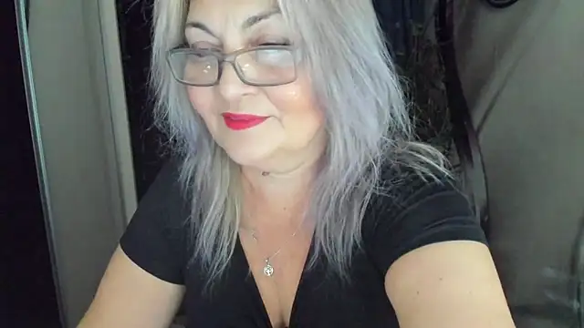 Snapshot of IryshAlice chatting on October 17, 2025, 10:44 pm IryshAlice online show from October 17, 2025, 10:44 pm