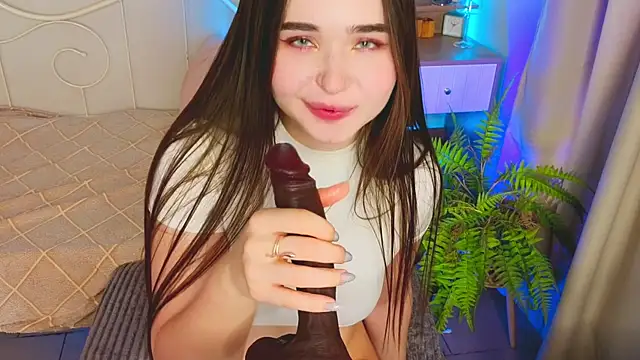 Snapshot of KateBleare chatting on October 27, 2025, 4:19 pm KateBleare online show from October 27, 2025, 4:19 pm