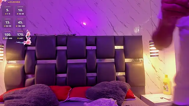 PittAndLunaa online show from March 10, 2026, 12:31 pm