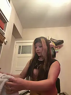 jackelinuh online show from April 16, 2026, 9:39 pm