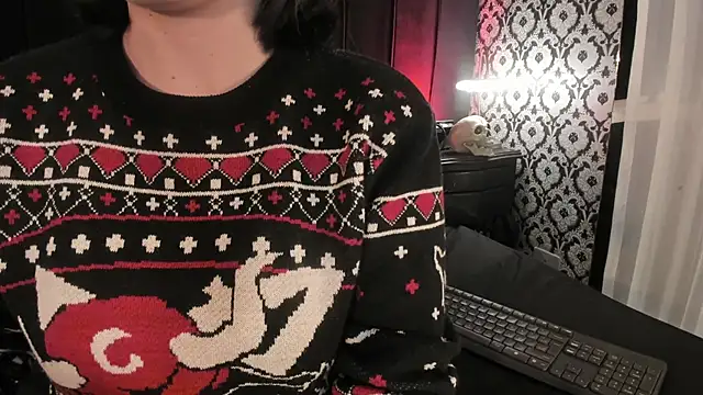 Adeelinee online show from December 18, 2025, 8:01 pm