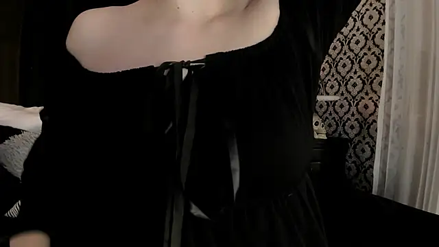 Adeelinee online show from November 22, 2025, 7:46 pm