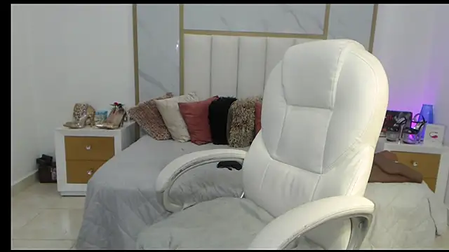 annita cooper  online show from September 10, 2025, 5:12 pm