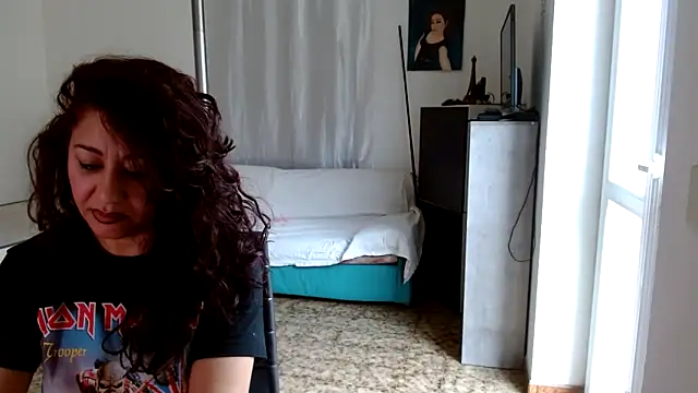 Snapshot of danasantoreal chatting on February 12, 2026, 8:47 am danasantoreal online show from February 12, 2026, 8:47 am