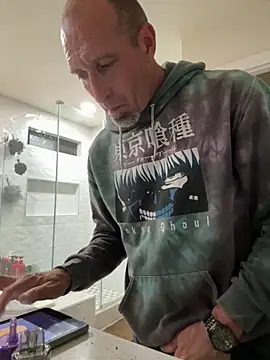 El Gizmo online show from December 2, 2025, 7:54 am