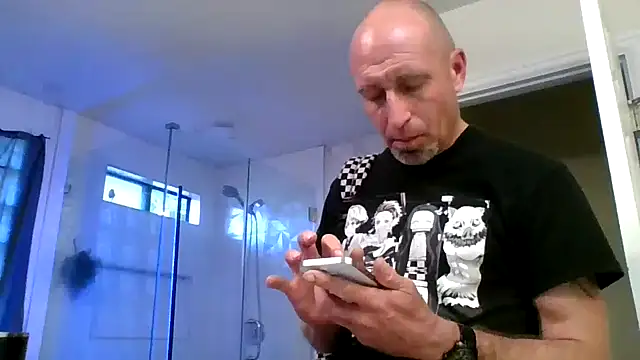 Snapshot of El_Gizmo chatting on April 4, 2026, 7:20 pm El Gizmo online show from April 4, 2026, 7:20 pm