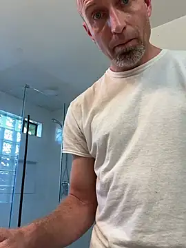 Snapshot of El_Gizmo chatting on April 8, 2026, 12:12 am El Gizmo online show from April 8, 2026, 12:12 am