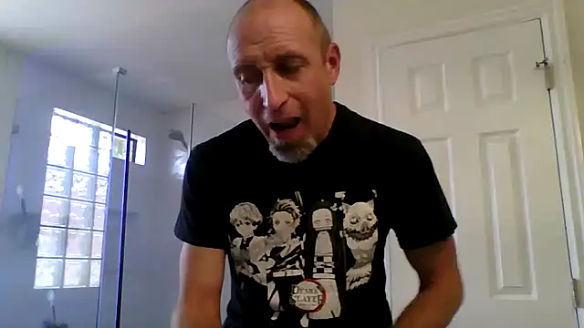 El Gizmo online show from May 18, 2026, 8:02 pm