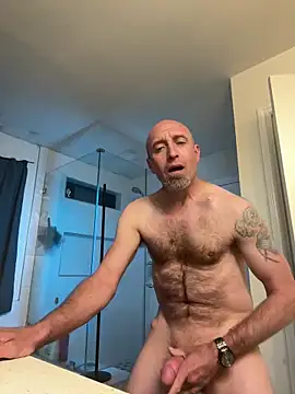 Snapshot of El_Gizmo chatting on April 7, 2026, 12:07 pm El Gizmo online show from April 7, 2026, 12:07 pm