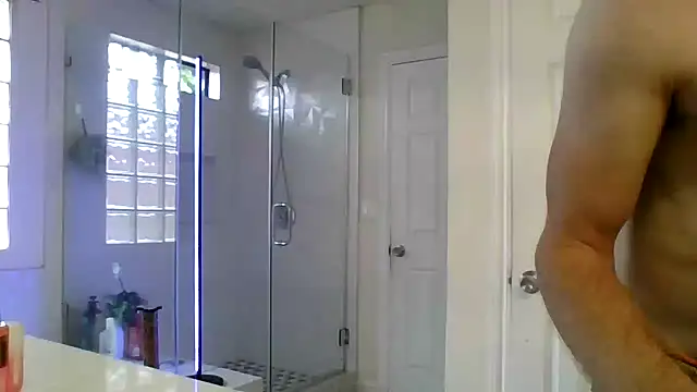 Snapshot of El_Gizmo chatting on April 12, 2026, 10:46 pm El Gizmo online show from April 12, 2026, 10:46 pm