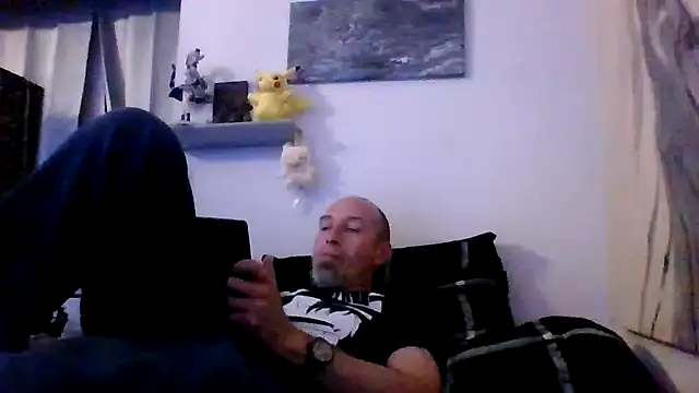 Snapshot of El_Gizmo chatting on March 31, 2026, 7:10 am El Gizmo online show from March 31, 2026, 7:10 am