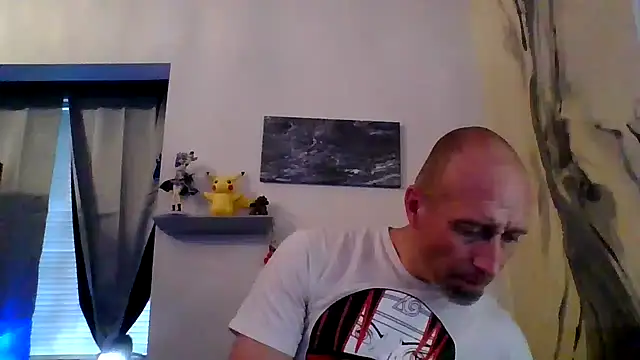 Snapshot of El_Gizmo chatting on March 5, 2026, 12:40 am El Gizmo online show from March 5, 2026, 12:40 am