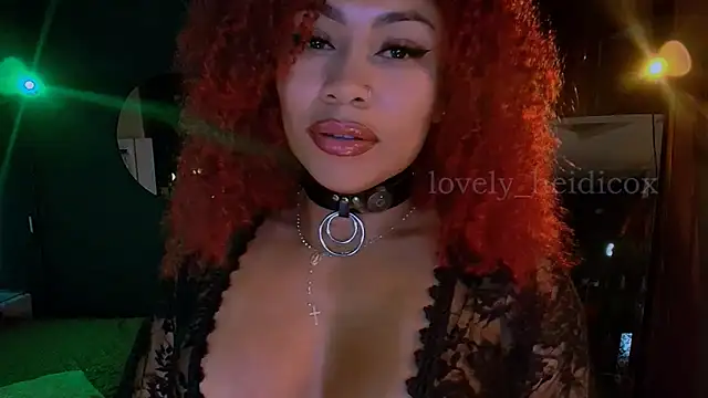 Snapshot of HeidiCox chatting on November 23, 2025, 9:25 pm HeidiCox online show from November 23, 2025, 9:25 pm