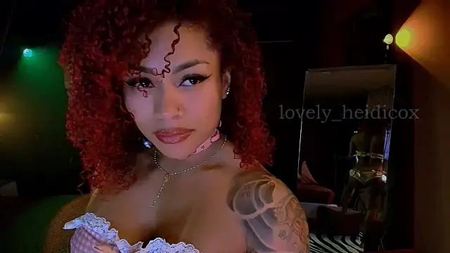 Snapshot of HeidiCox chatting on November 30, 2025, 12:33 am HeidiCox online show from November 30, 2025, 12:33 am