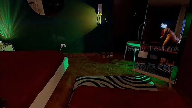 Snapshot of HeidiCox chatting on November 21, 2025, 3:27 am HeidiCox online show from November 21, 2025, 3:27 am