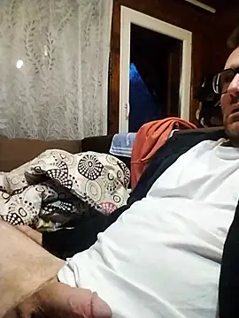 Snapshot of tomee83 chatting on November 29, 2025, 5:51 am tomee83 online show from November 29, 2025, 5:51 am