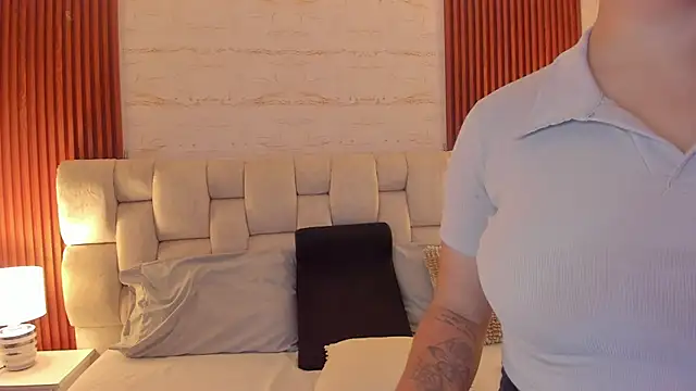 Snapshot of SophiaWylde chatting on February 21, 2025, 4:51 am SophiaWylde online show from February 21, 2025, 4:51 am