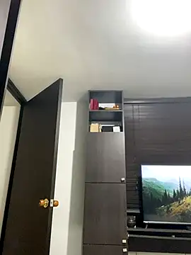 sarah salis  online show from October 19, 2025, 12:35 am