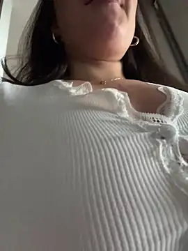 sukhakunis1 online show from May 17, 2026, 1:55 pm