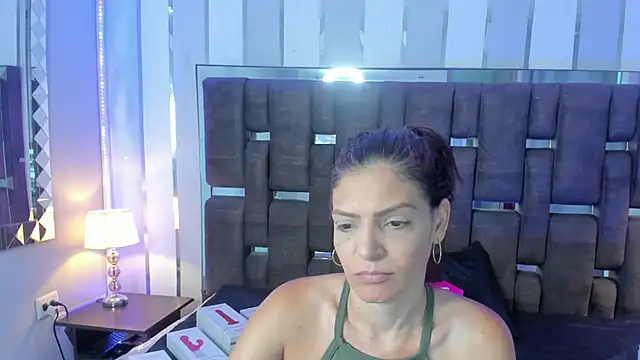 Snapshot of KatteMoss chatting on April 16, 2026, 9:15 pm KatteMoss online show from April 16, 2026, 9:15 pm