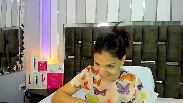 Snapshot of KatteMoss chatting on May 14, 2026, 8:28 pm KatteMoss online show from May 14, 2026, 8:28 pm