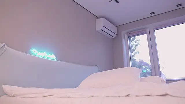 NinaMint online show from September 26, 2025, 3:30 pm