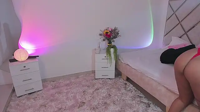 Snapshot of queenie_star chatting on November 6, 2025, 9:08 pm queenie star online show from November 6, 2025, 9:08 pm