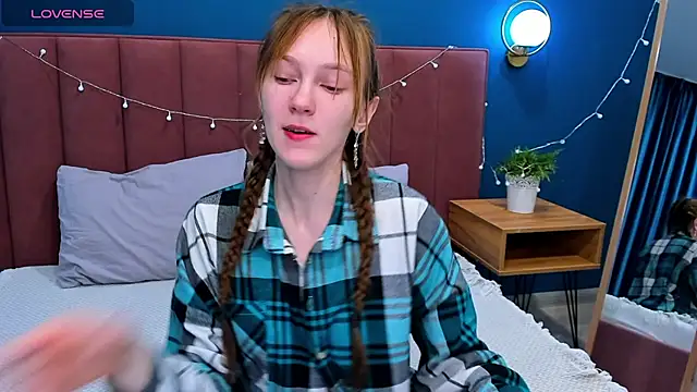 VanillaKelly online show from February 3, 2025, 11:36 pm