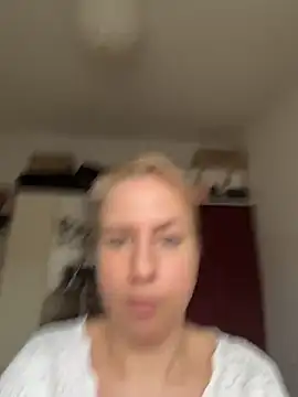 MariaValentine online show from December 19, 2025, 9:33 am