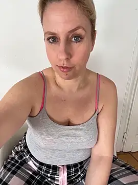 MariaValentine online show from February 25, 2026, 8:58 am