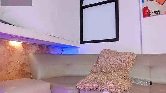 DahianaLincoln online show from February 13, 2026, 11:05 pm