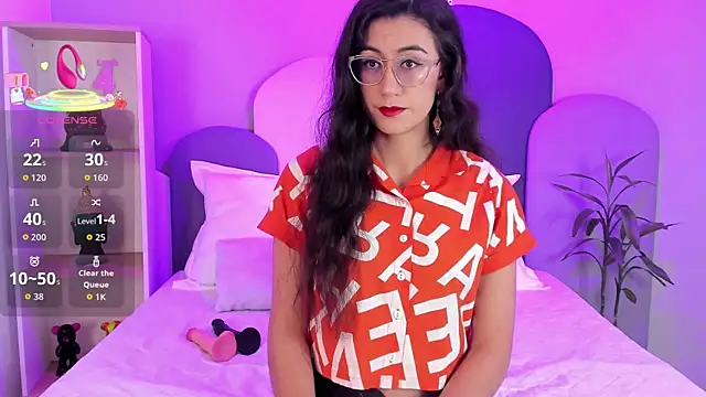 SophieGomez22 online show from November 7, 2025, 11:37 am