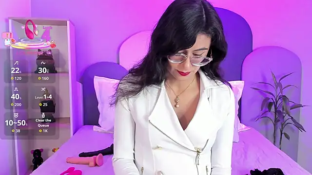 SophieGomez22 online show from November 12, 2025, 11:36 am