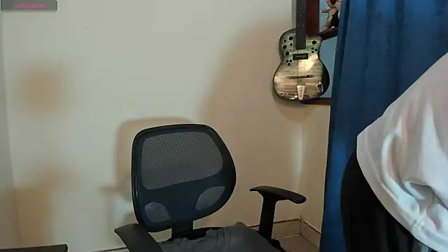 Ares Johnson online show from March 4, 2025, 6:39 pm