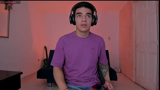 Ares Johnson online show from November 25, 2025, 2:17 pm