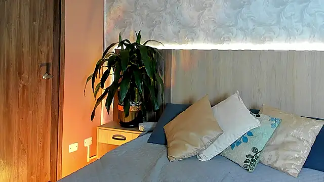 rebeca cortez  online show from March 18, 2026, 7:48 pm