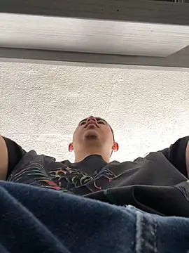 DanielGomez9 online show from February 3, 2025, 4:31 pm