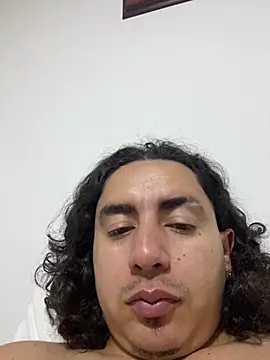 DanielGomez9 online show from June 15, 2026, 1:17 am