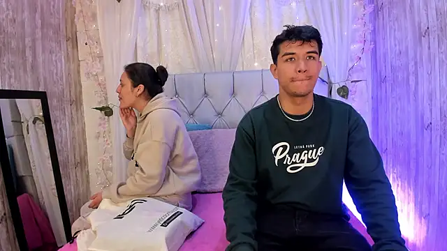 BradLovEmma  online show from October 22, 2025, 10:15 am