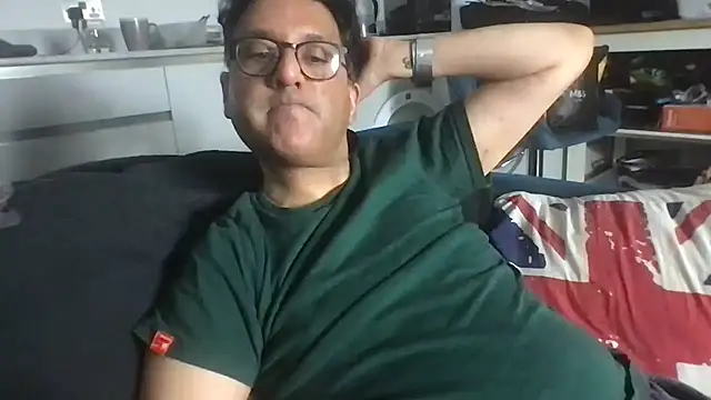 Snapshot of Robin007 chatting on September 24, 2025, 3:02 am Robin007 online show from September 24, 2025, 3:02 am