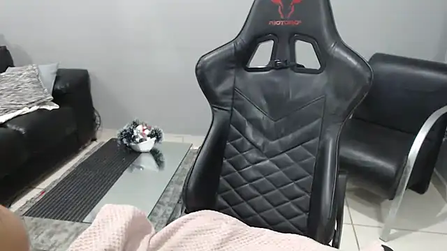 Snapshot of Livia_Diaz chatting on January 13, 2026, 11:08 pm Livia Diaz online show from January 13, 2026, 11:08 pm