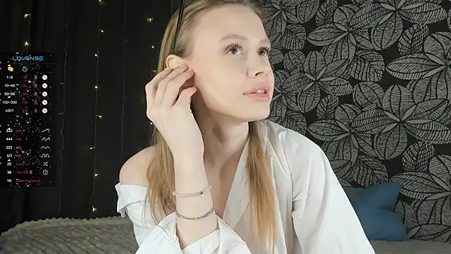 Snapshot of TaraSims chatting on January 17, 2025, 1:04 am TaraSims online show from January 17, 2025, 1:04 am