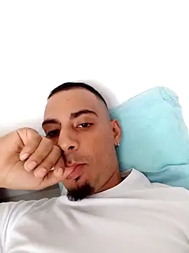 Snapshot of bonehur chatting on October 15, 2025, 10:29 pm bonehur online show from October 15, 2025, 10:29 pm